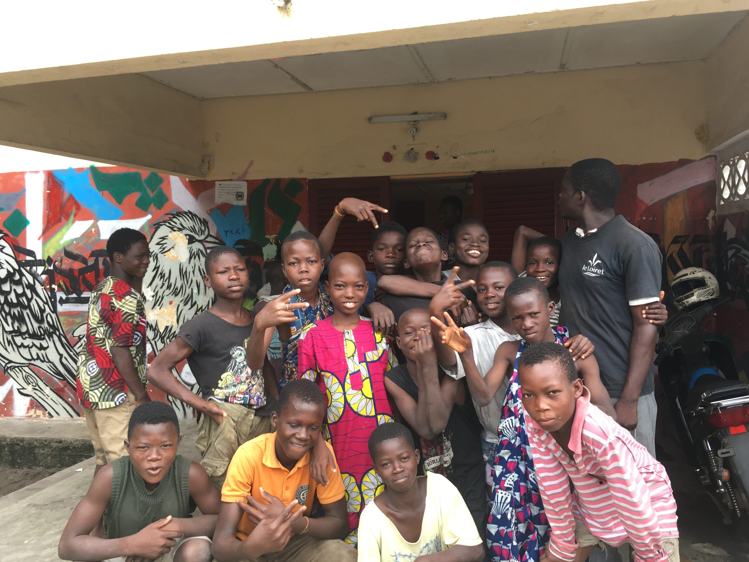 Enfants accueillis par une association partenaire à Cotonou